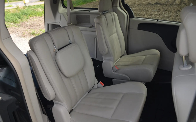 Chrysler Town &amp; Country cena 64900 przebieg: 191000, rok produkcji 2015 z Płock małe 436